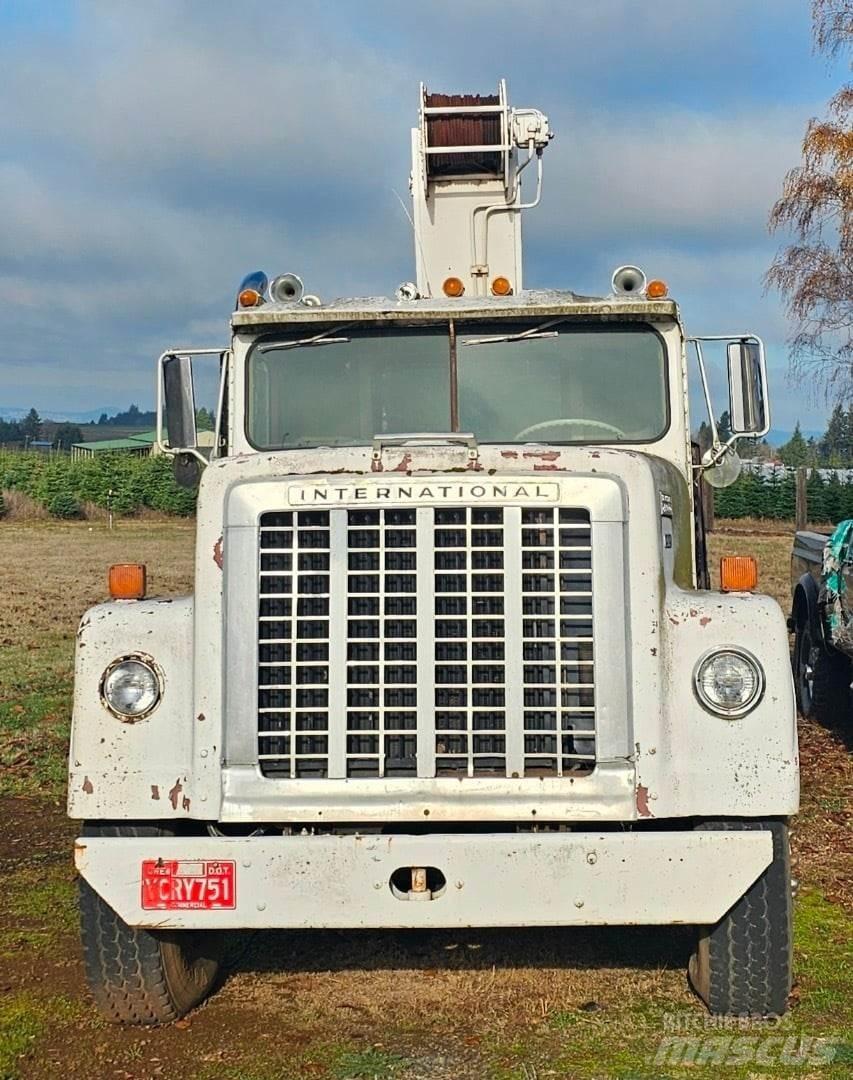  Simon-Ro 145-83 Boom / Crane / Bucket Trucks