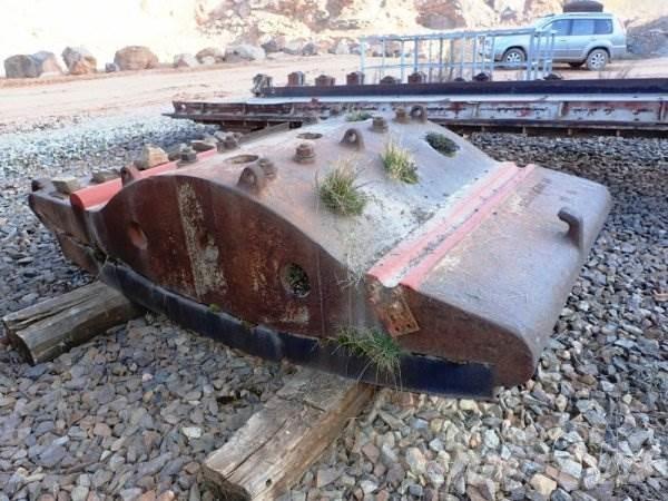  _JINÉ CZ) DCD - 4706 Crushers