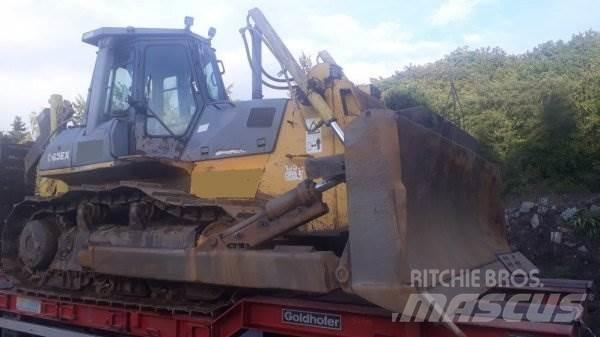 Komatsu D65 EX-12 Crawler dozers