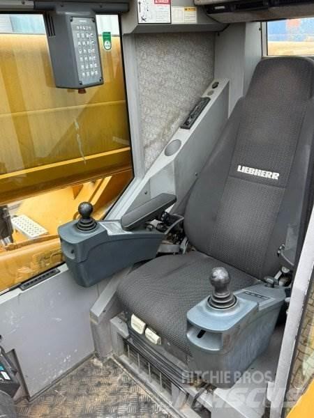 Liebherr 1030-2.1 Boom / Crane / Bucket Trucks