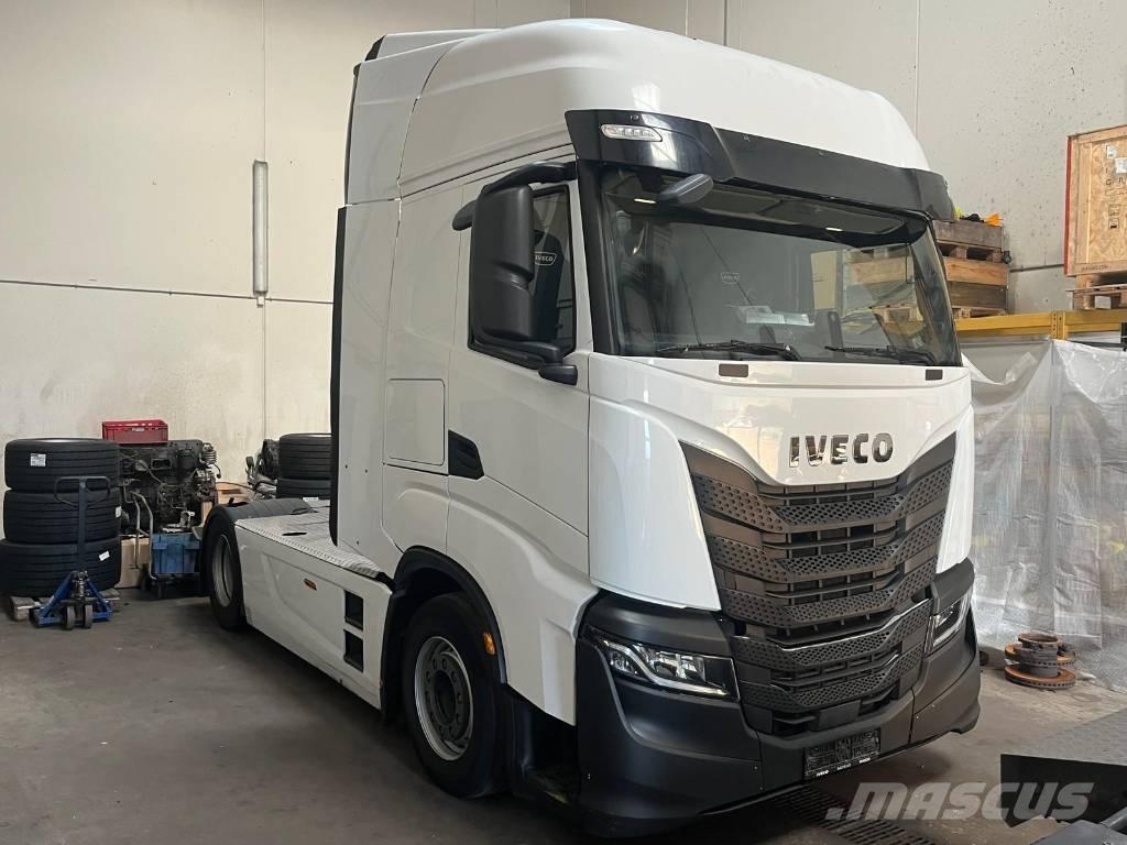 Iveco S-Way AS 440 Conventional Trucks / Tractor Trucks