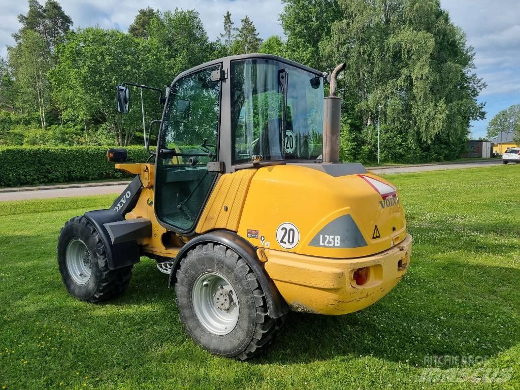 Volvo L25B Skid Steer Loaders