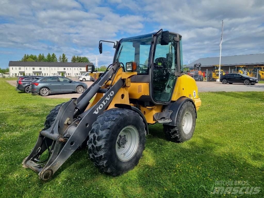 Volvo L25B Skid Steer Loaders