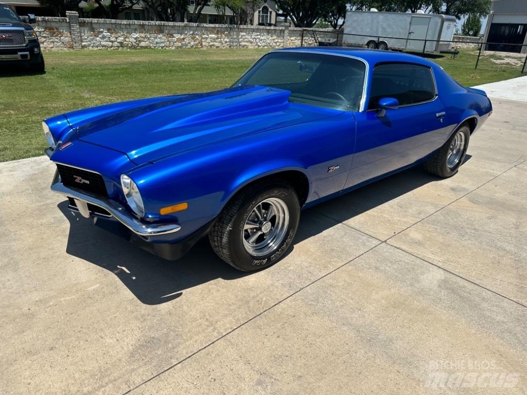Chevrolet Camaro Automobiles / SUVS