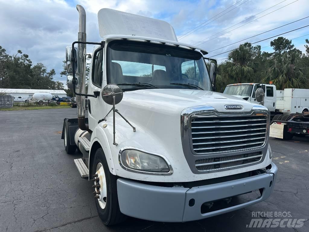 Freightliner M2 112 Conventional Trucks / Tractor Trucks