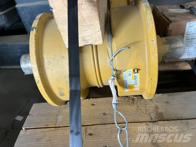 CAT D 8 R Tracks, chains and undercarriage