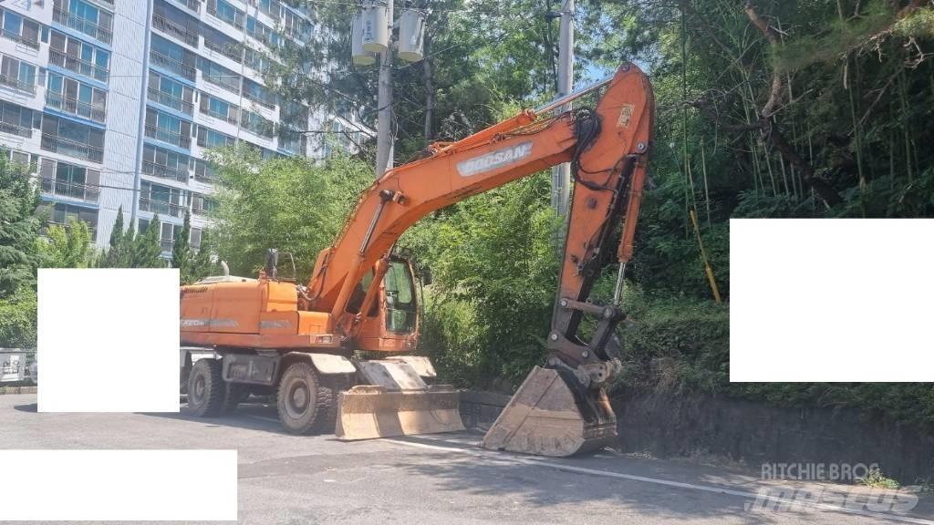 Doosan DX 210 W Wheeled Excavators