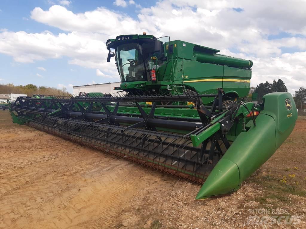 John Deere 640 D Harvester Headers