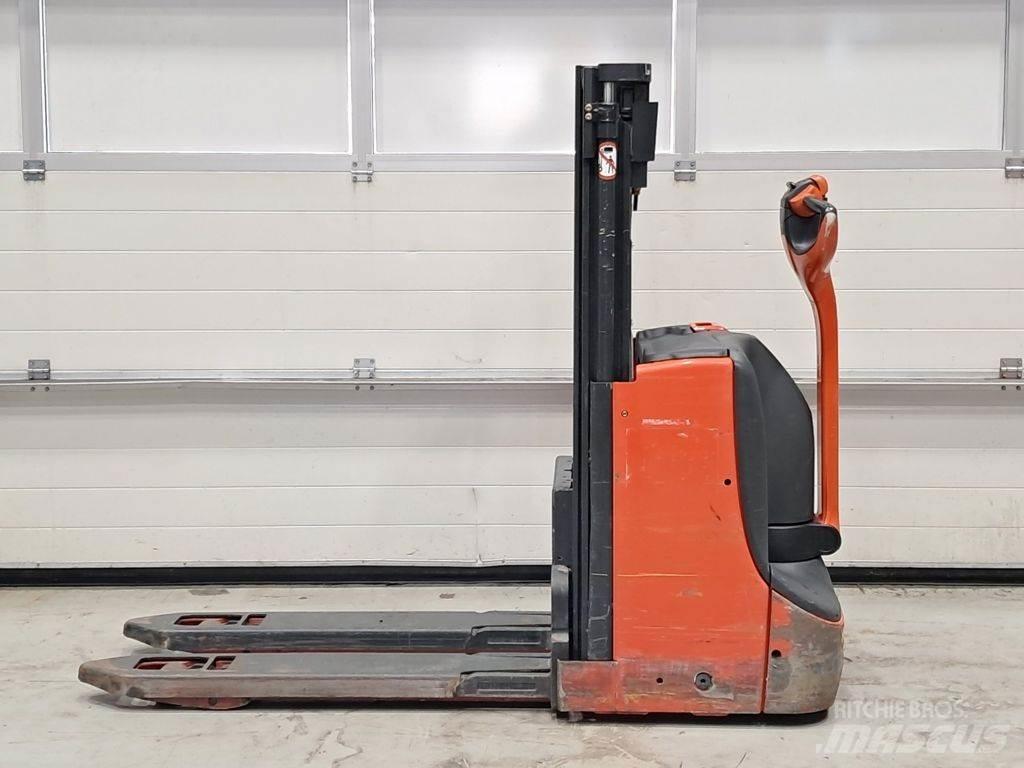 Linde D08 Pedestrian stacker