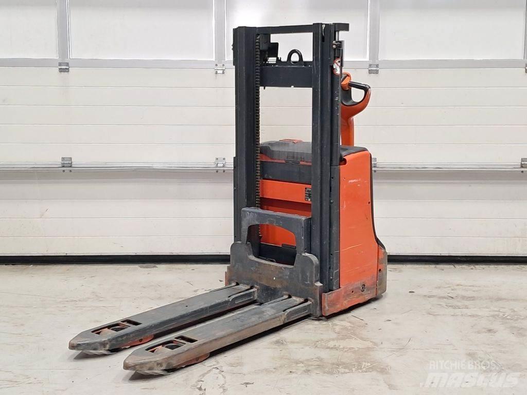 Linde D08 Pedestrian stacker