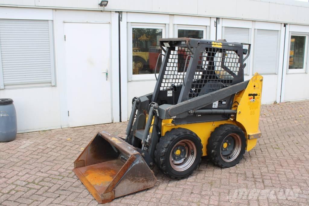 Thomas T85 Skid Steer Loaders