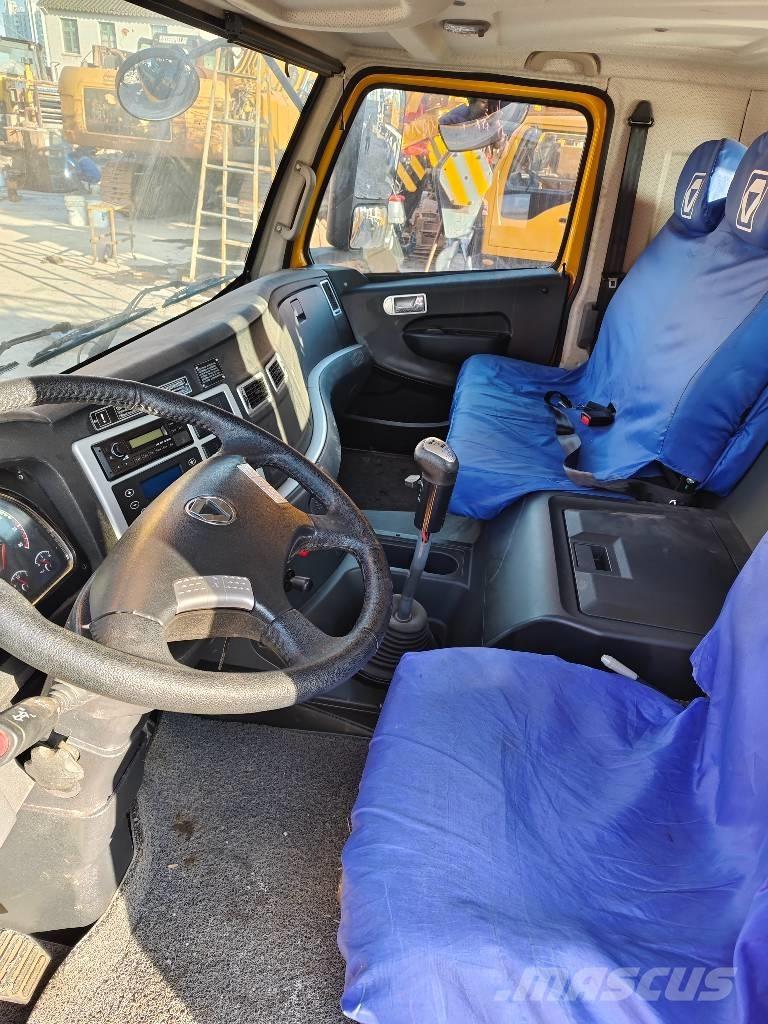XCMG QY 30 K5 Mobile and all terrain cranes