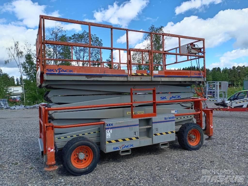 SkyJack SJ 9250 Scissor Lifts