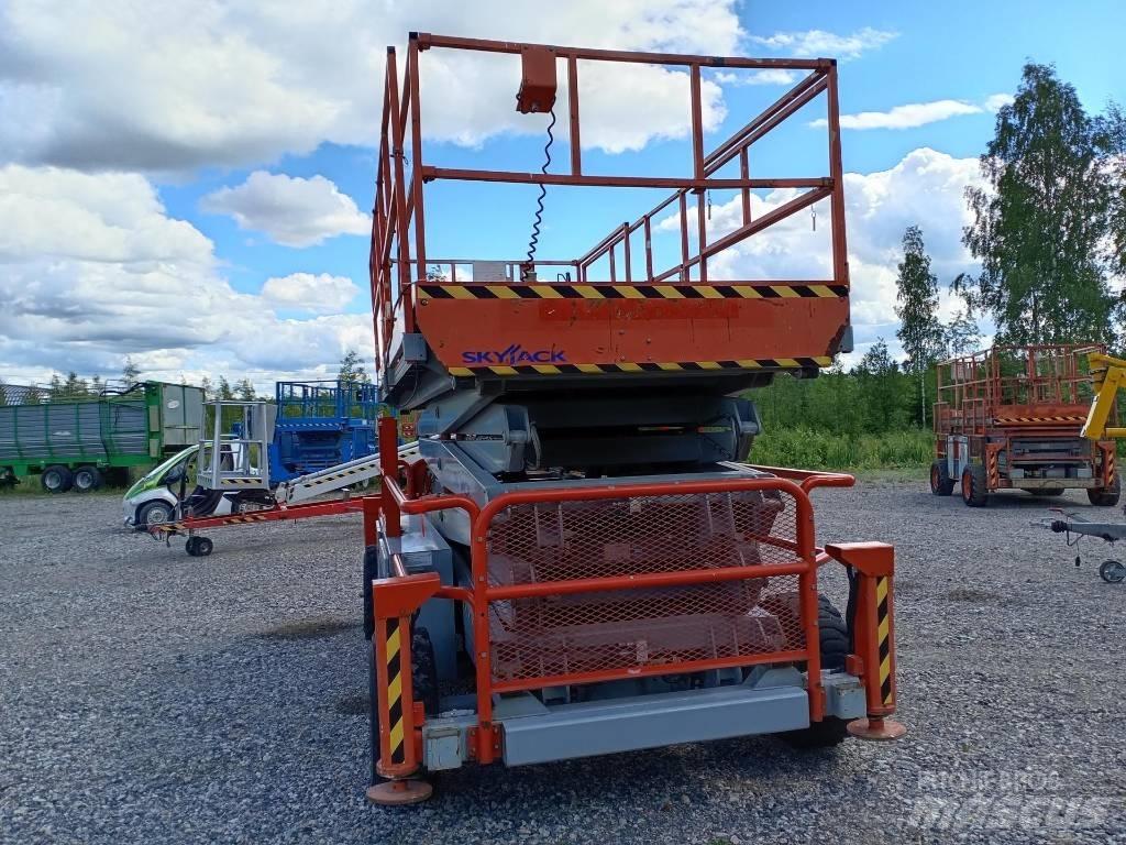 SkyJack SJ 9250 Scissor Lifts