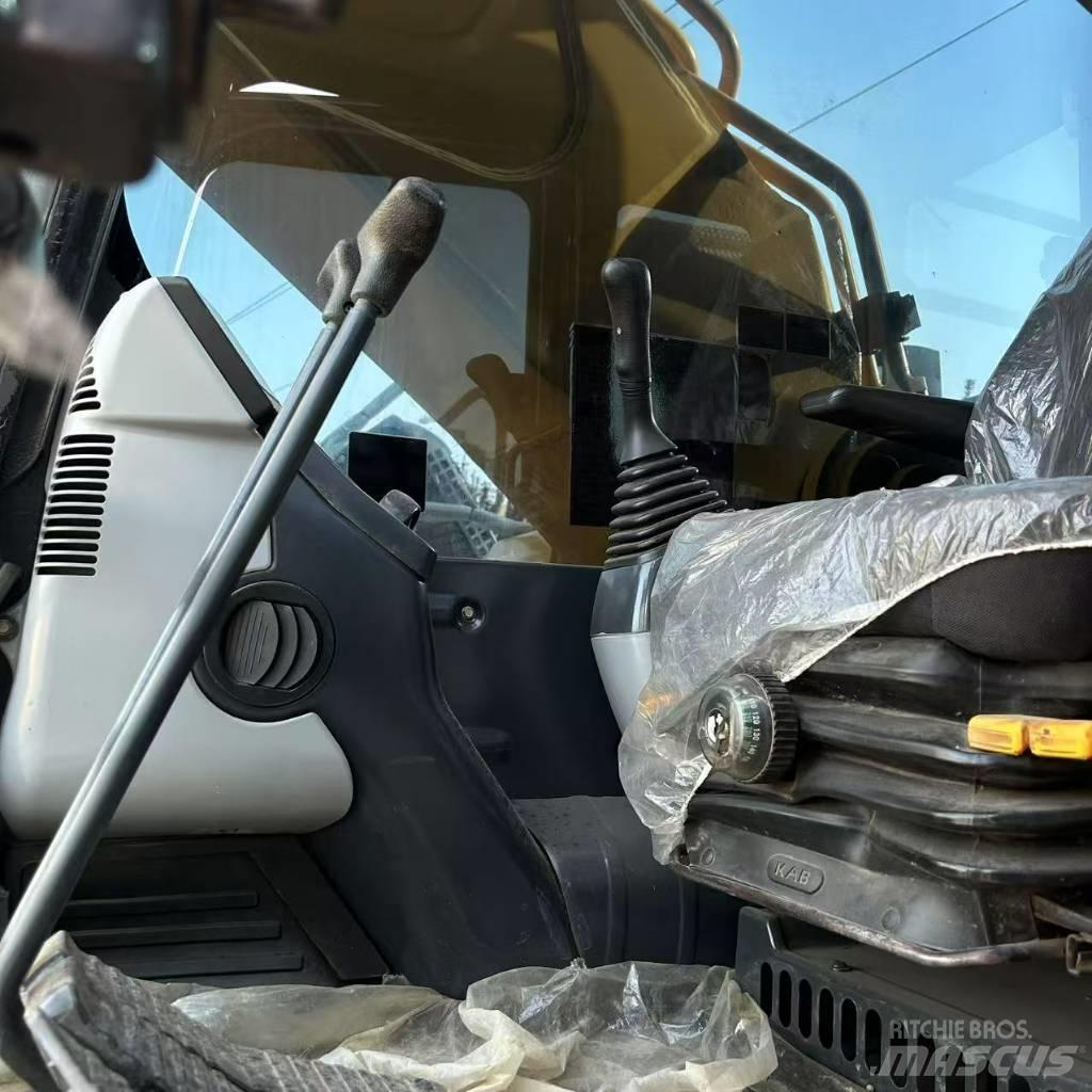 Komatsu 450 Crawler Excavators