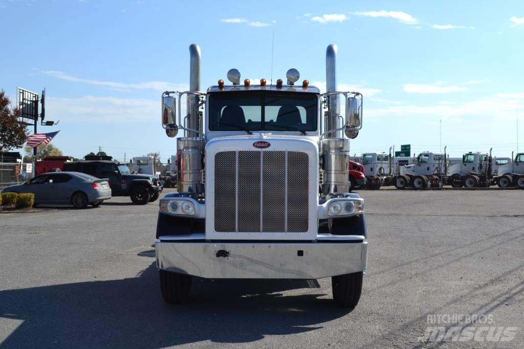 Peterbilt 389 Conventional Trucks / Tractor Trucks