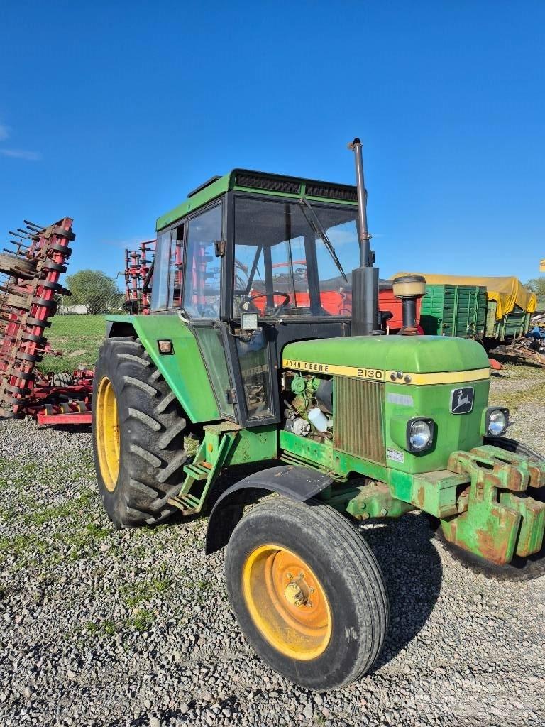 John Deere 2130 Tractors