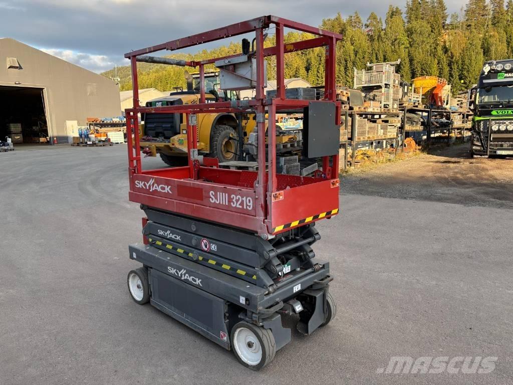 SkyJack SJ III 3219 Scissor Lifts