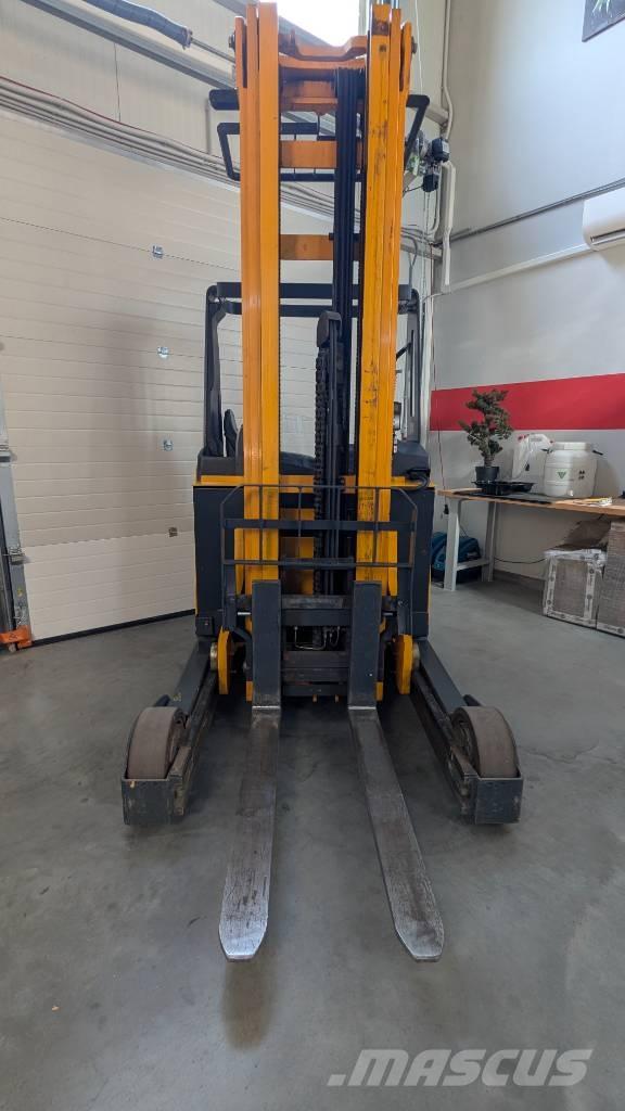 Jungheinrich ETV 325 Reach trucks