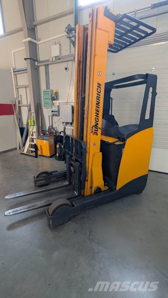 Jungheinrich ETV 325 Reach trucks