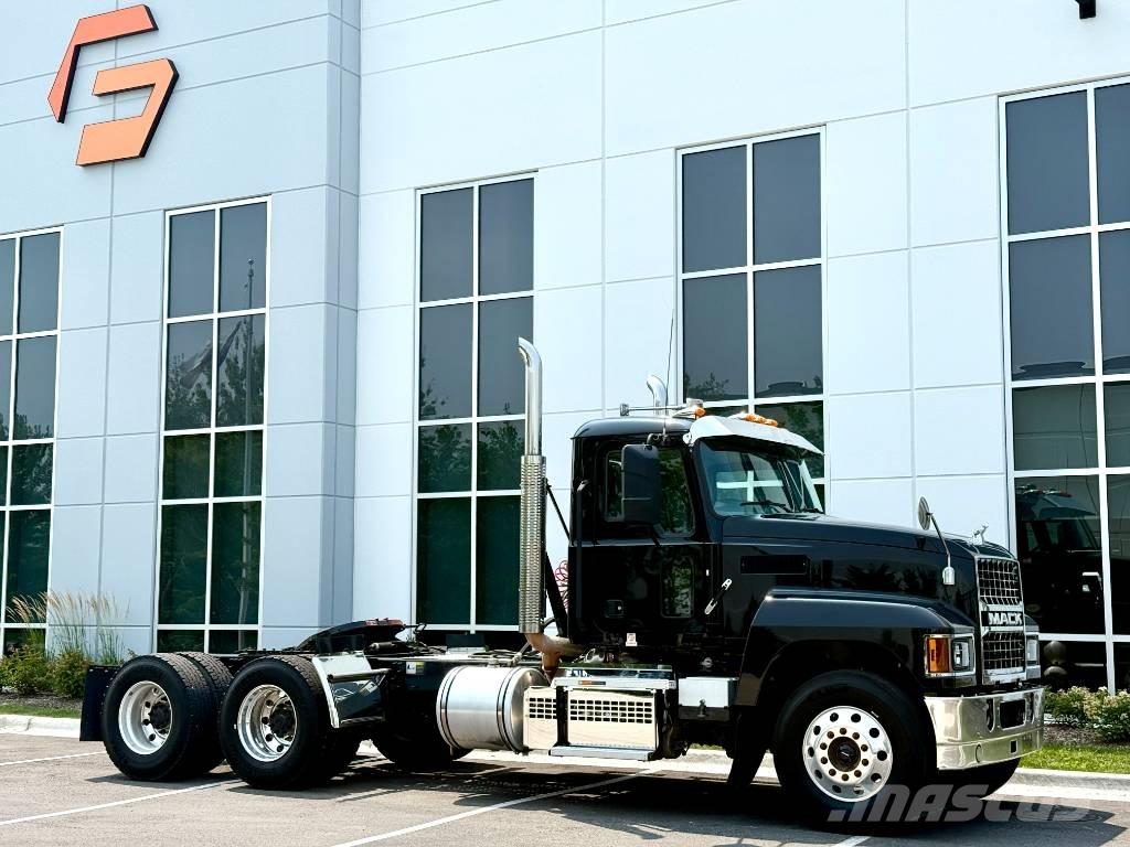 Mack Pinnacle Conventional Trucks / Tractor Trucks