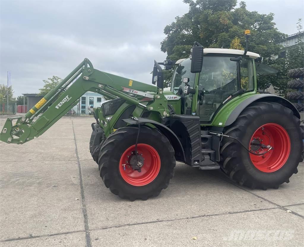 Fendt 724 Vario Tractors
