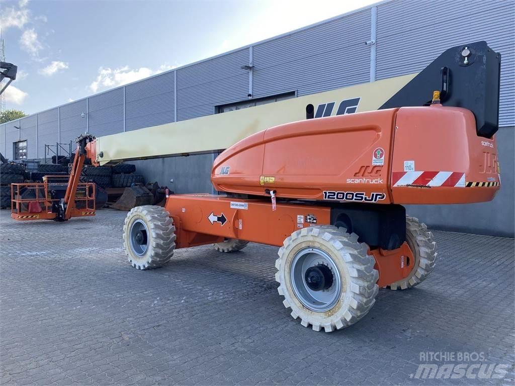 JLG 1200SJP Articulated boom lifts
