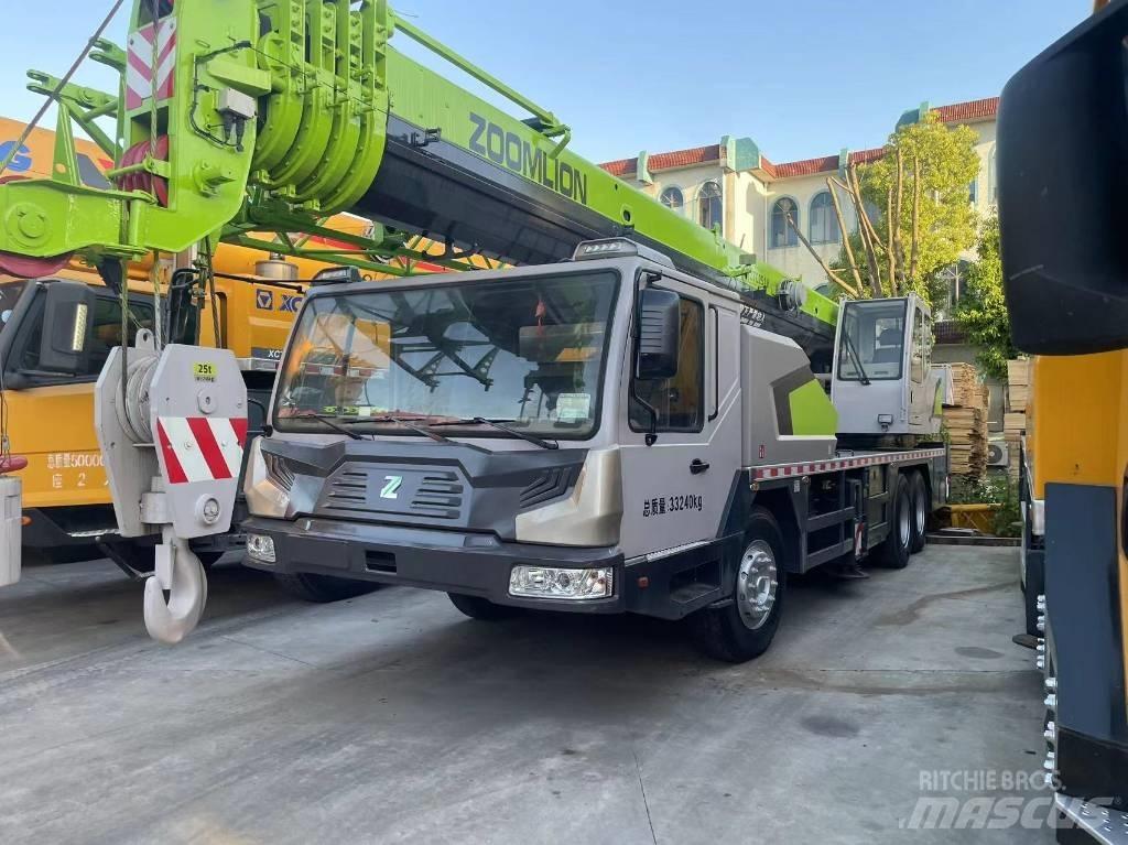 Zoomlion ZTC 251 V Mobile and all terrain cranes