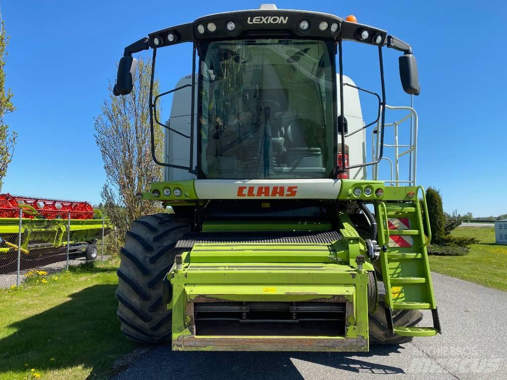CLAAS Lexion 670 Combine Harvesters
