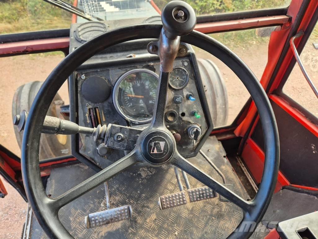 Valmet 805 Tractors