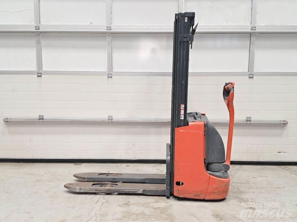 Linde L10 Pedestrian stacker