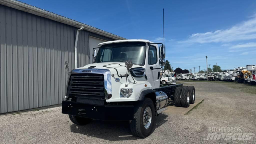 Freightliner 114 SD Cab & Chassis Trucks