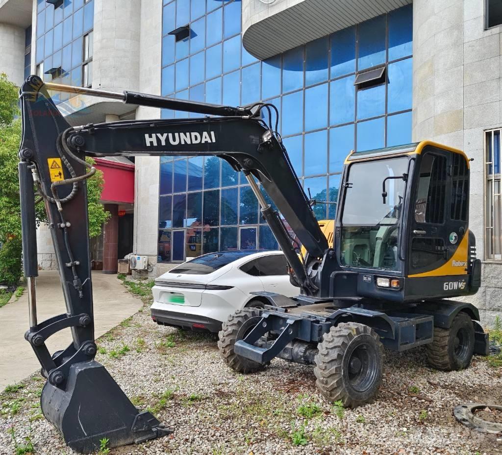 Hyundai Robex 60 VS Mini Excavators <7t (Mini Diggers)