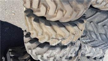  Pneus 10.5/80-18 Tyres, wheels and rims
