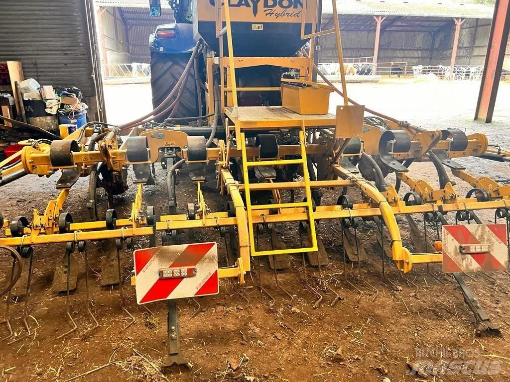 Claydon HYBRID 4 Farm Drills