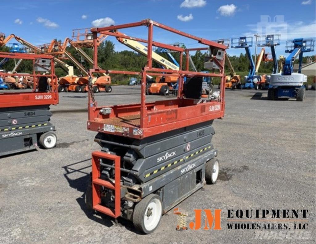 SkyJack SJ III 3226 Scissor Lifts