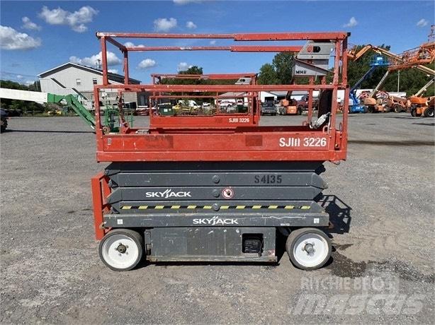 SkyJack SJ III 3226 Scissor Lifts
