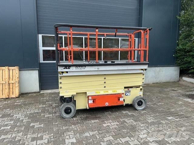 JLG 3246 ES Scissor Lifts