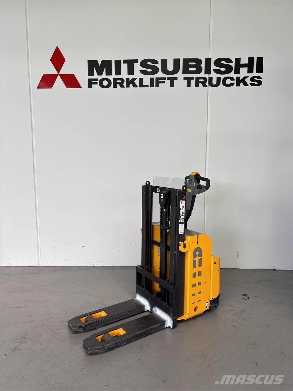 Atlet PSL125 Pedestrian stacker