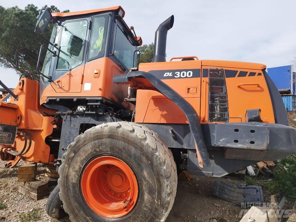 Doosan DL 300-3 Wheel Loaders