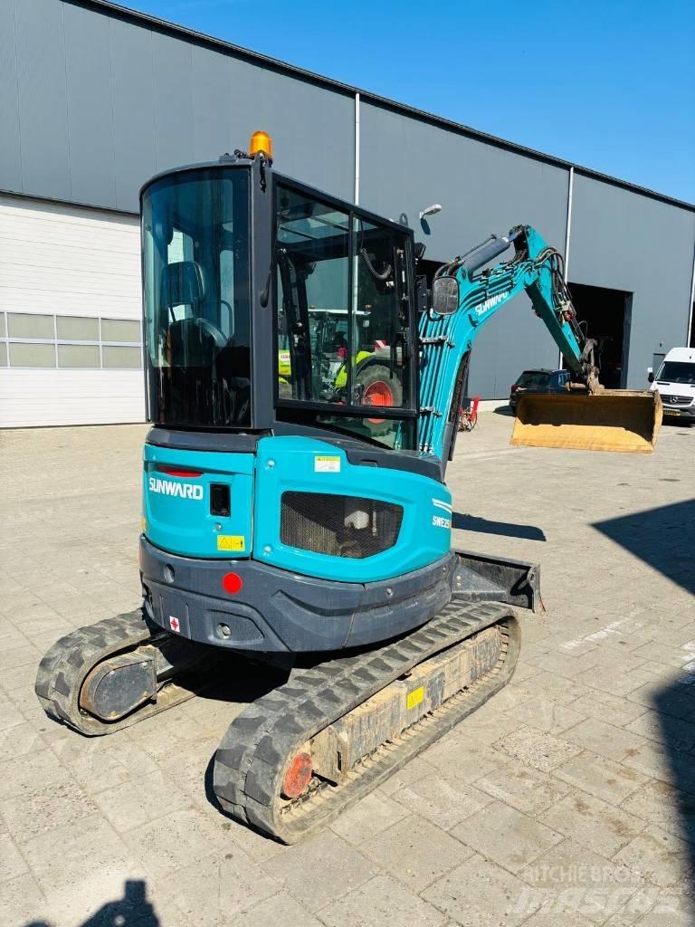 Sunward SWE 25 UF Mini cranes