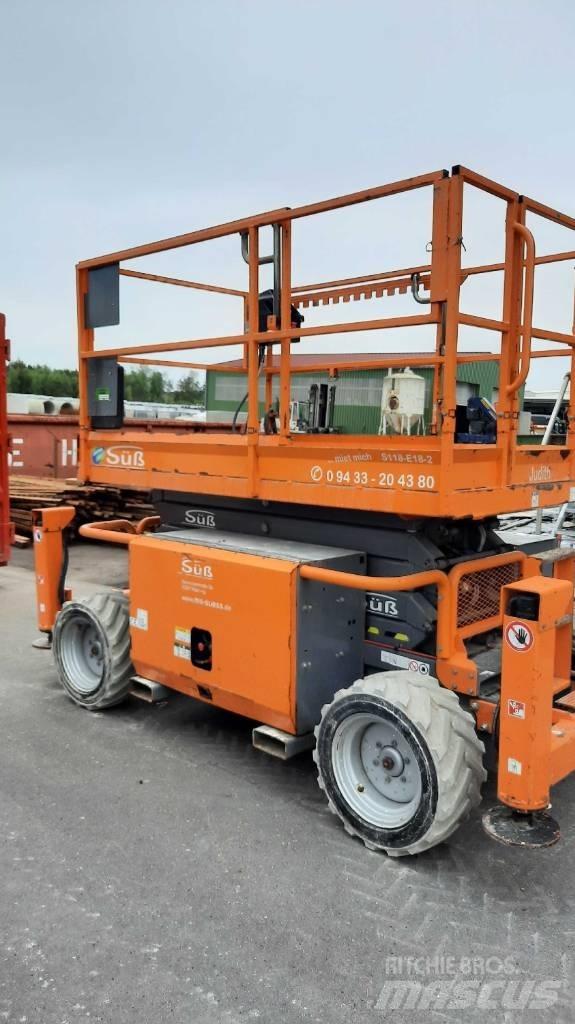 SkyJack SJ 6832 RTE Scissor Lifts