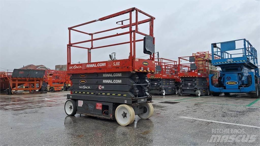 SkyJack SJIII3226 Scissor Lifts