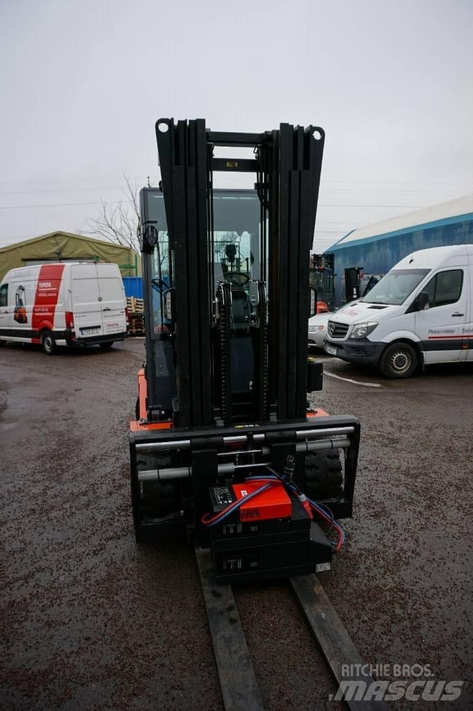 Toyota 8FBMT50 Electric Forklifts