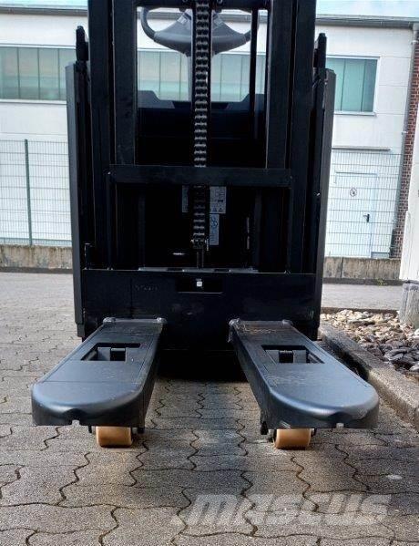 Toyota BT SWE145L Pedestrian stacker