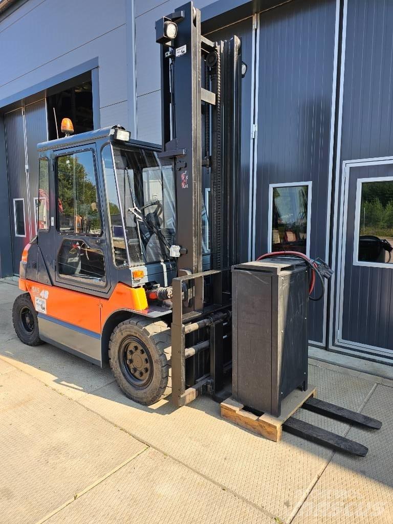 Toyota 7 FBMF 40 Electric Forklifts
