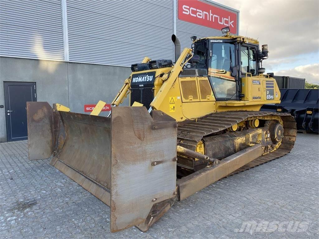 Komatsu D65PXI-18 Crawler dozers