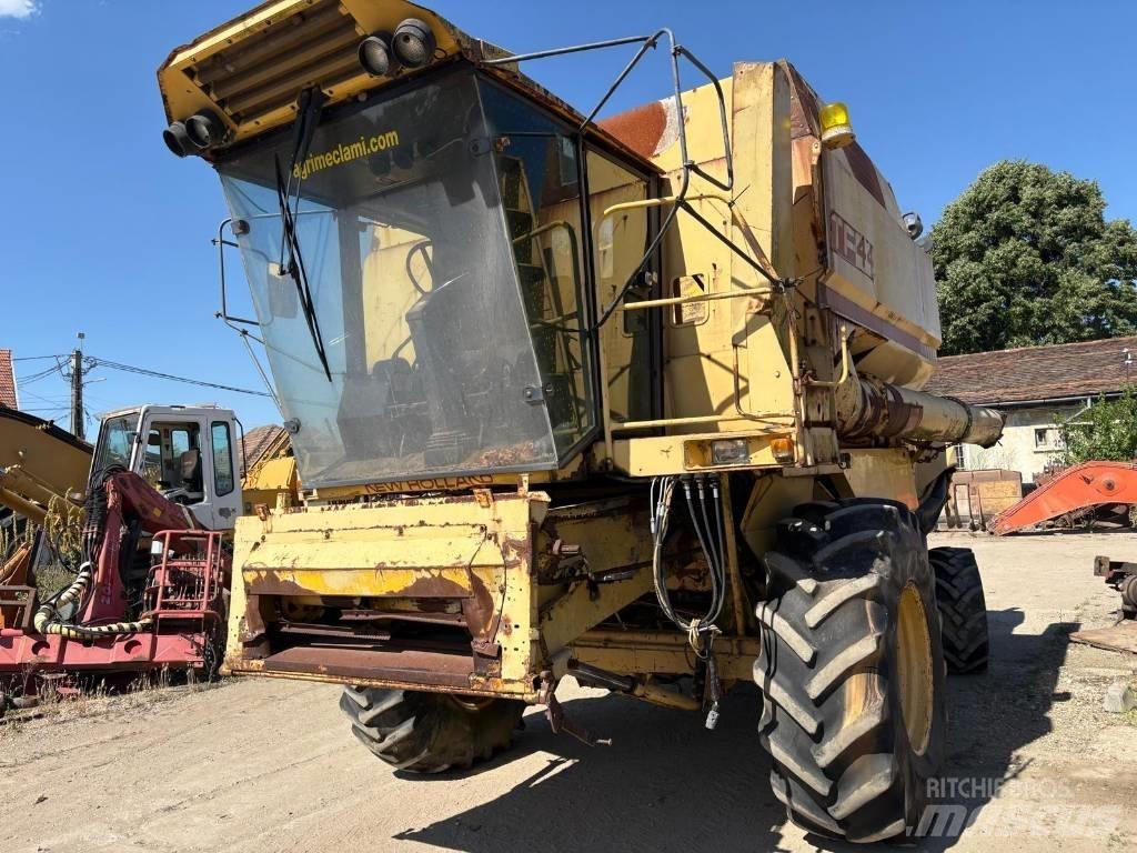 New Holland TF 42 Combine harvesters