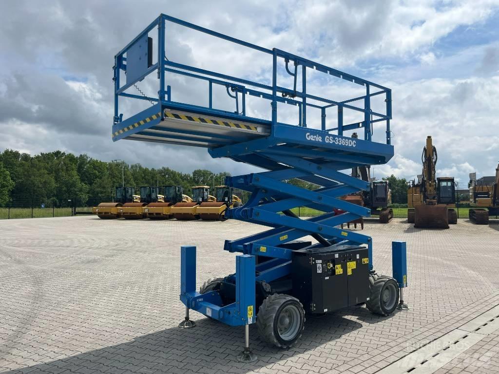Genie GS 3369 DC Scissor Lifts