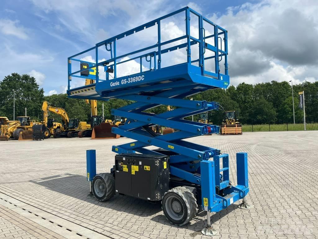 Genie GS 3369 DC Scissor Lifts